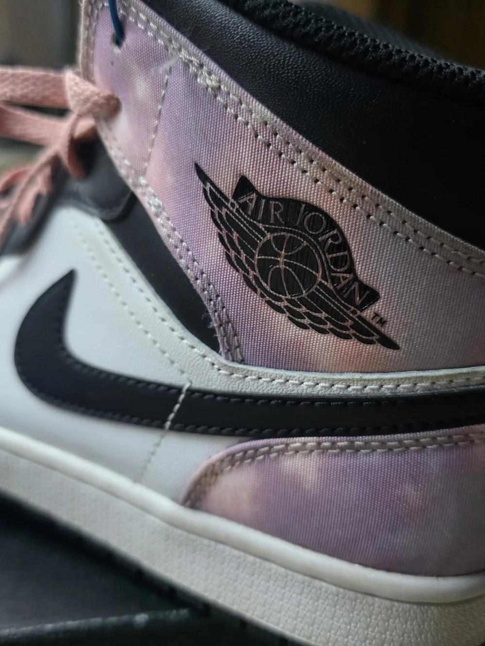 Air Jordan 1 Mid SE 
